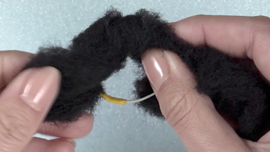 Wrap black base felt around the wire and poke with a needle.