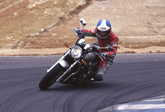 Ken Nemoto test-riding the XJR1200 (1994)