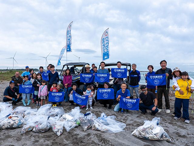 Group photo taken during a cleanup activity conducted along the Tenryu River using our ATV and ROV products.