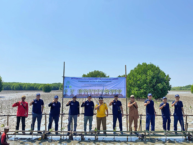 Group photo taken during the planting of mangrove seedlings in Indonesia to help build a sustainable society