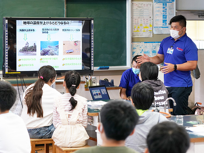 Yamaha Motor Organizes Experience-based “Electronic Vehicle Class” for Local Elementary School Children