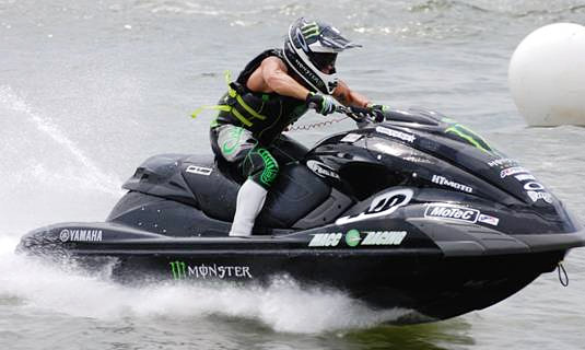 Chris MacClugage Rides Yamaha FZR to APBA National Championship