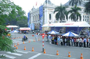 ベトナム（ハノイ市）での地元大学生対象の交通安全コンテスト