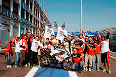 2009年世界耐久選手権のチャンピオンに輝いた「YART」のYZF-R1