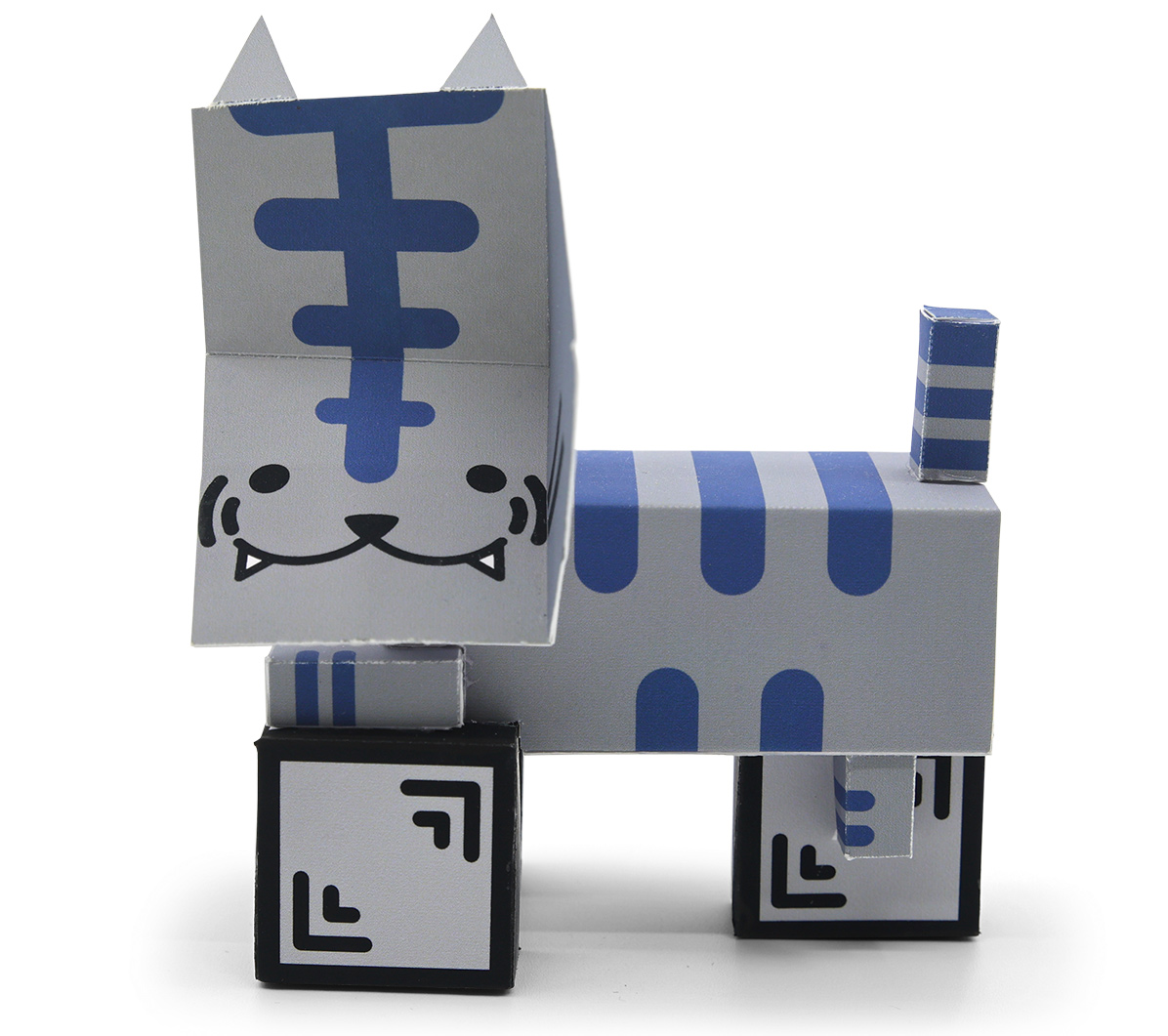 振り向きニャイケン写真