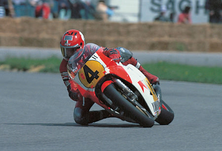 1983年、ケニー・ロバーツは飛躍的に戦闘力を高めたYZR500 (0W70)を駆り、フレディ・スペンサーと歴史に残る名勝負を展開