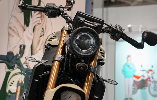 イラストレーターが描くYAMAHAバイクのあるスタイル展
