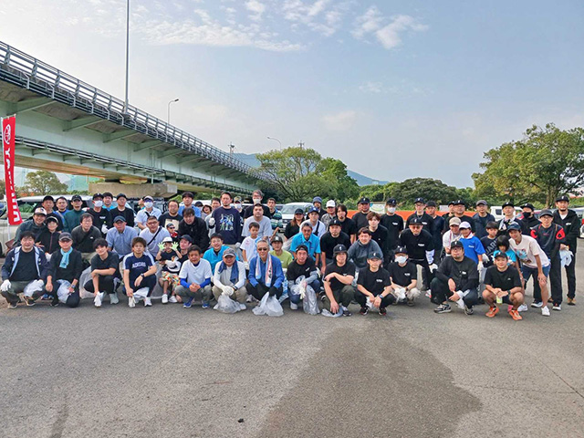 花火大会翌日に周辺を清掃した際の集合写真
