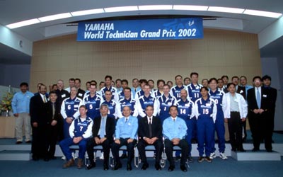 The contestants and representatives from each region together with YMC’s President Hasegawa (front center)