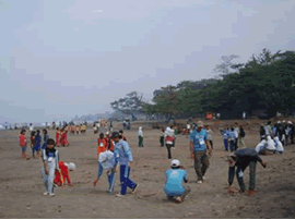 Eco-camp program participants join in a beach clean-up campaign
