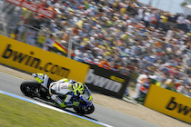 Rossi in action on the 800cc YZR-M1