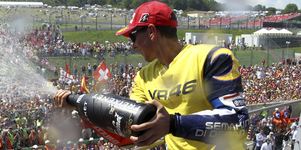 Jorge Lorenzo salutes Rossi by wearing a #46 T-shirt at the Italian GP