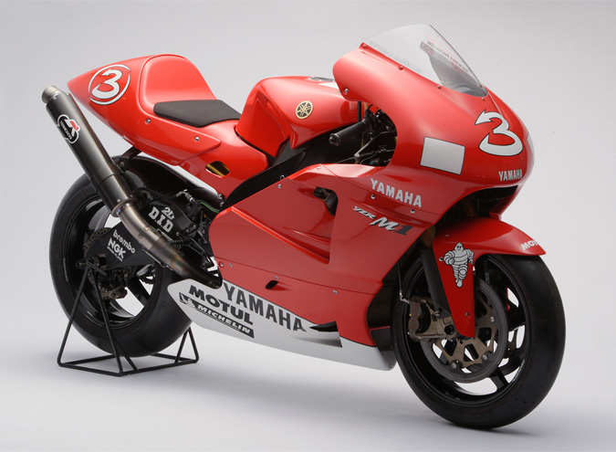 イクソ製品 1/24 ヤマハ YZR-M1 YAMAHA YZR M1 マックス ビアッジ #3 2002 ixo