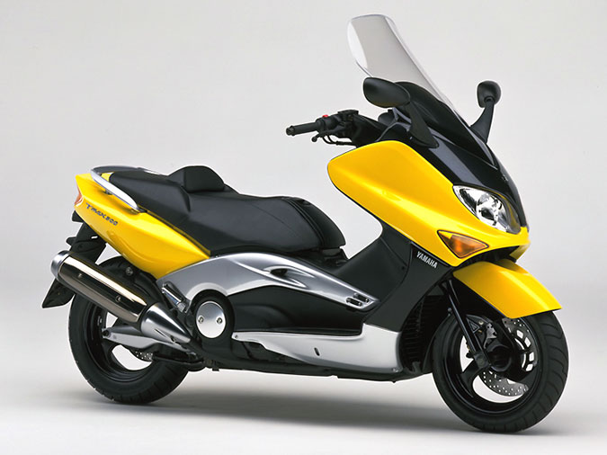 https://global.yamaha-motor.com/showroom/cp/collection/tmax/img/2000_tmax.jpg