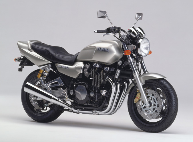 1995 XJR1200 - Communication Plaza | Yamaha Motor Co., Ltd.