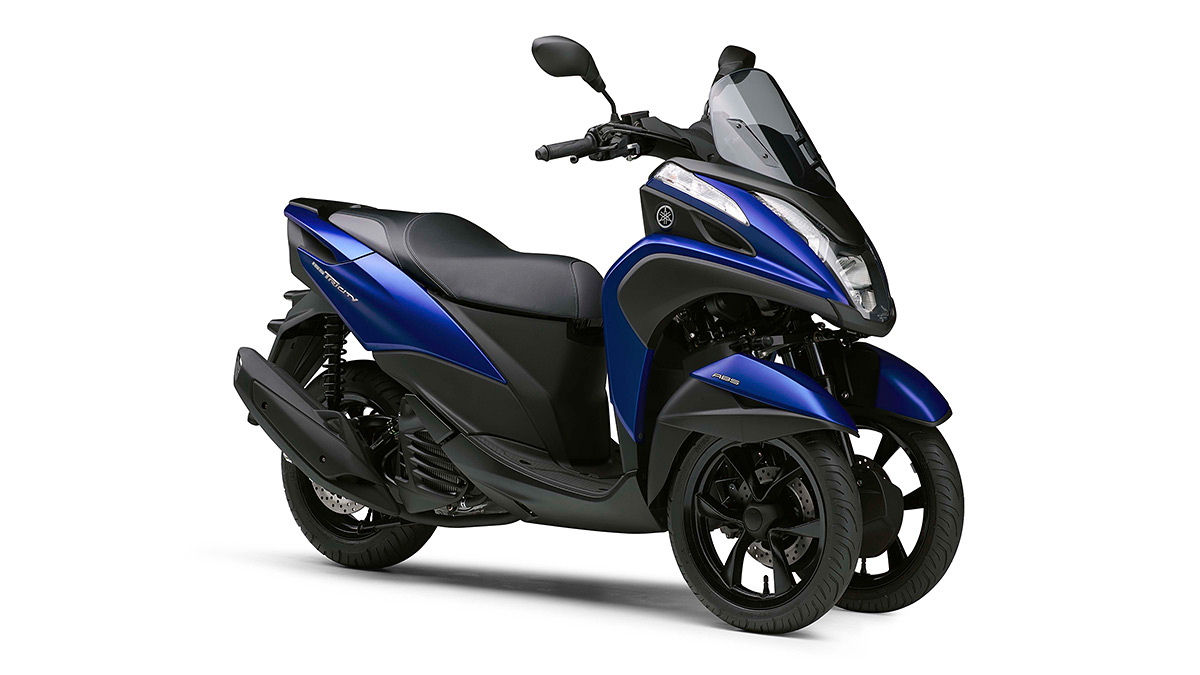 Yamaha Tricity ブラック三輪スクーター Yamaha Tricity - A Three-Wheel Leaning Scooter with CVT - Asphalt