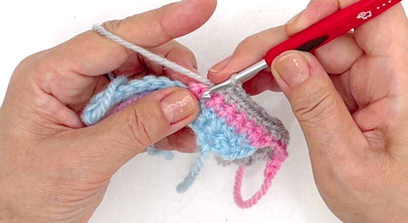 How to cast on, start crocheting and join