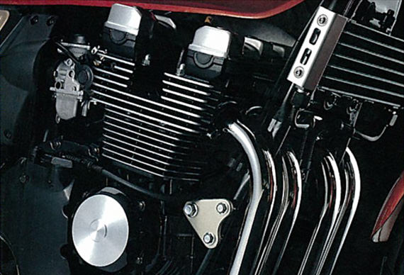 The XJR400’s air-cooled, 4-valve engine (1993 year model)