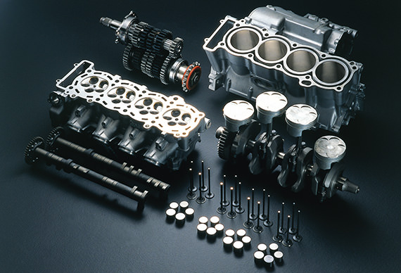 The YZF-R1’s liquid-cooled DOHC 5-valve engine (1998 year model)