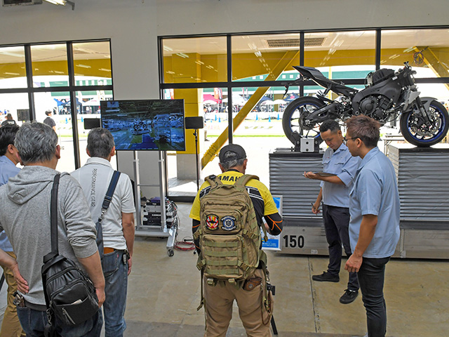 Explaining the AGV display moving around the production site
